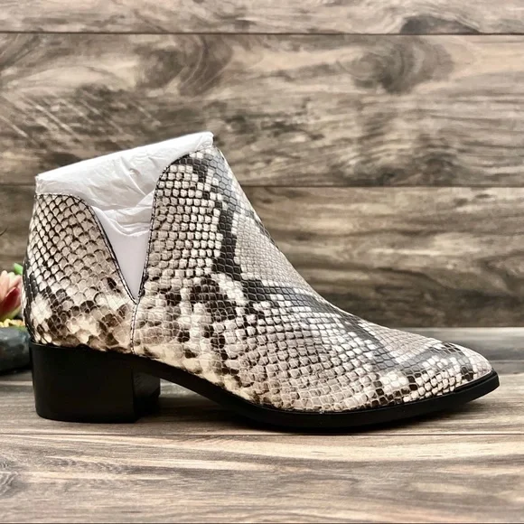 NIB Marc Fisher Yilda Notched Western Leather Ankle Bootie Black Snake Multi 8M - Picture 5 of 12